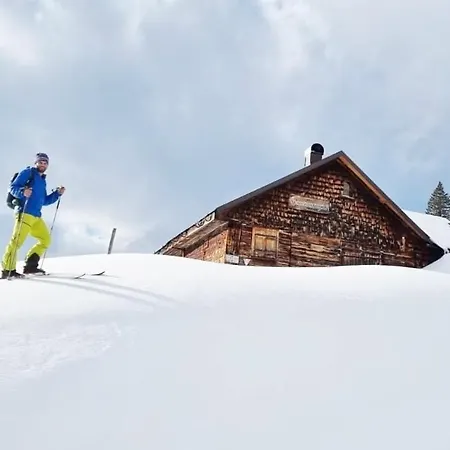 Daire Castle And Alps Halblech